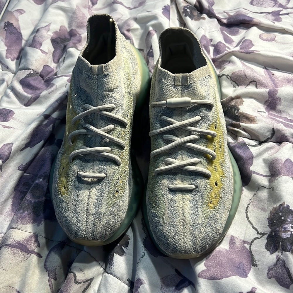 Yezzy alien size 8